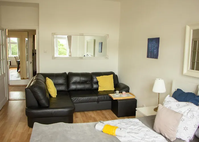 Double King Size Sunny In Castle Area Apartment